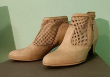 Stivaletti estivi traforati